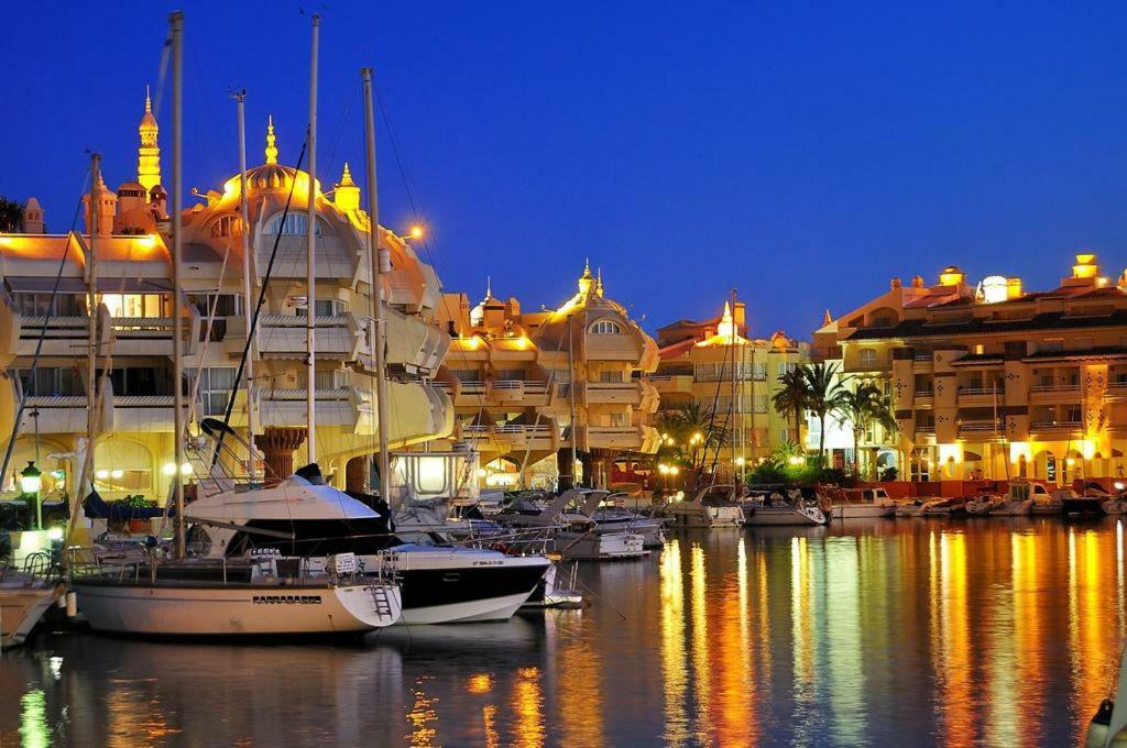 Malaga Puerto Marina Playa Parking Luxury *